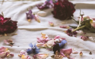 How to Preserve Your Flowers and Create Your Own Resin Keepsake