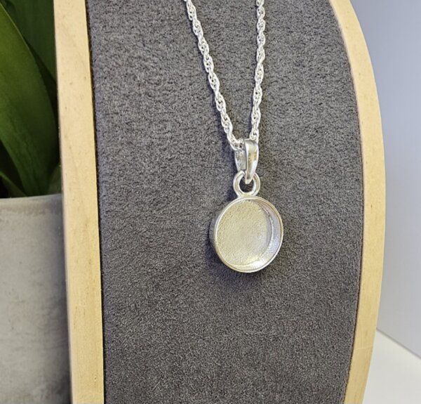 Cremation Ashes Round Pendant | ResinIt | Aberdeenshire